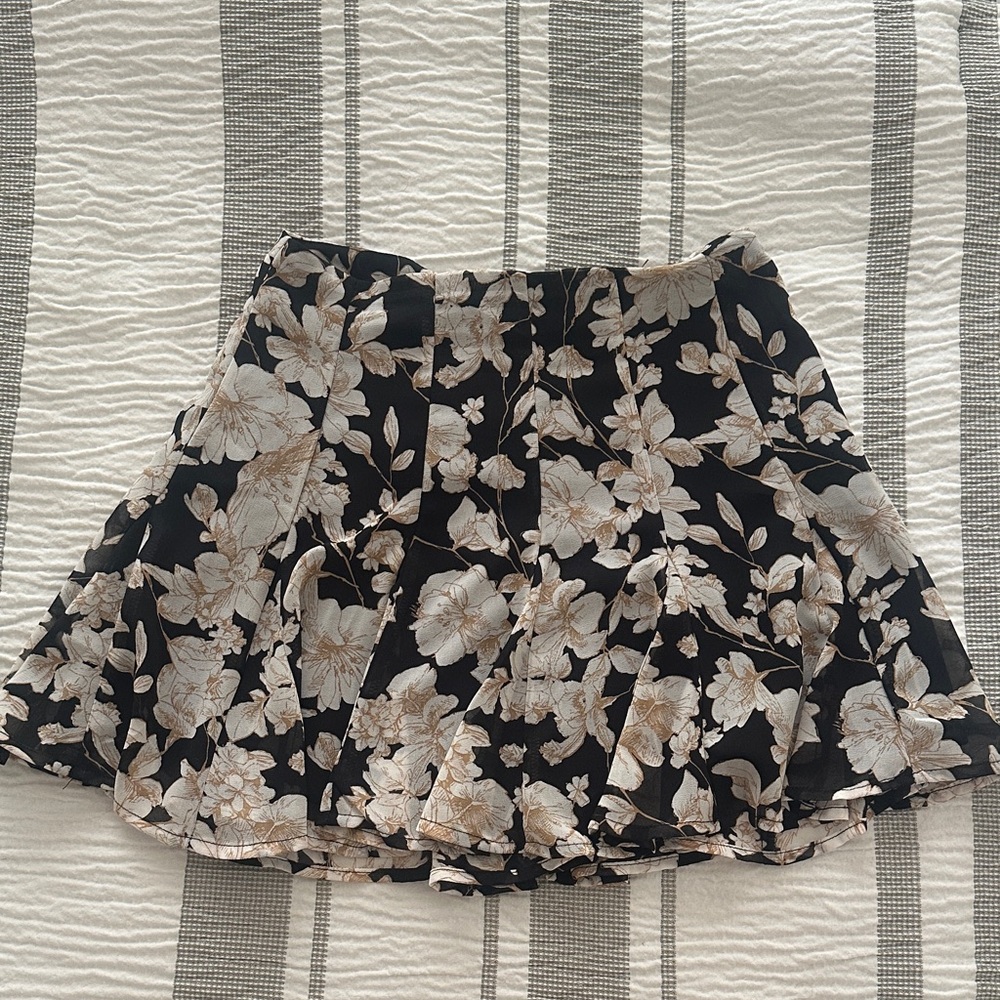 Forever 21 Floral Skater Skirt in Black and Cream